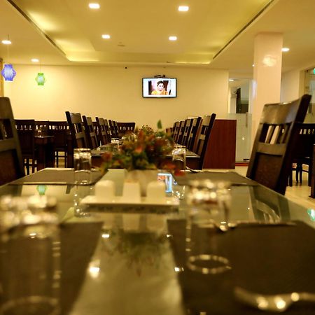 Hotel Queens Inn Велангани Екстериор снимка