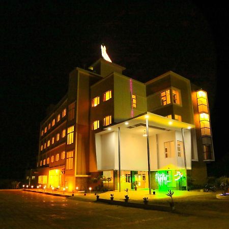 Hotel Queens Inn Велангани Екстериор снимка
