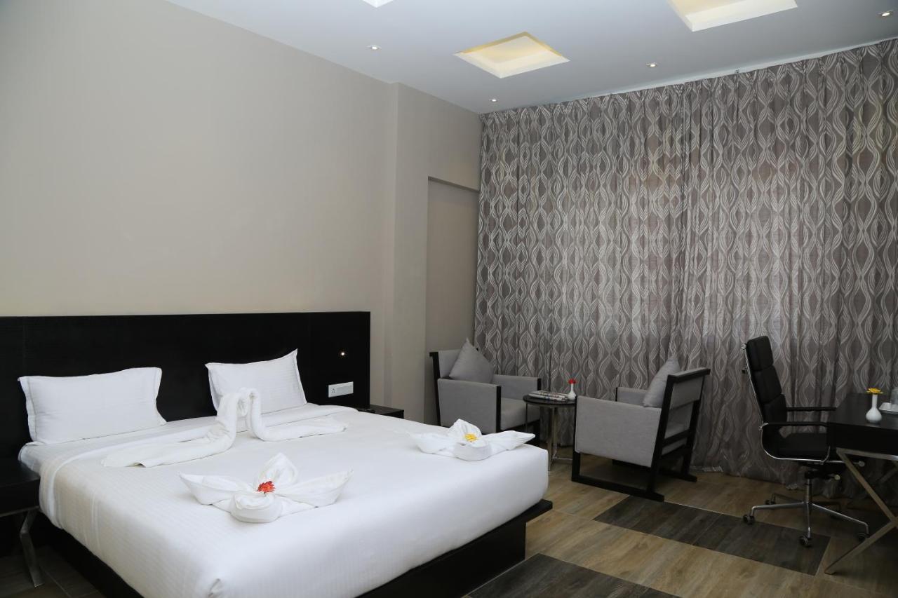 Hotel Queens Inn Велангани Екстериор снимка