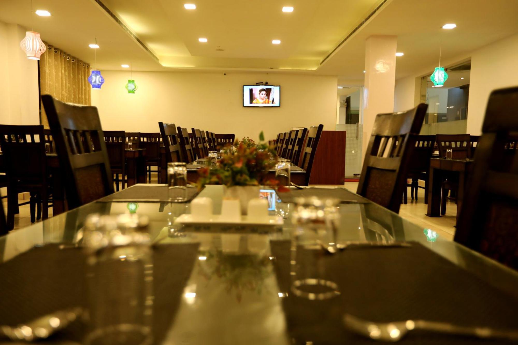 Hotel Queens Inn Велангани Екстериор снимка