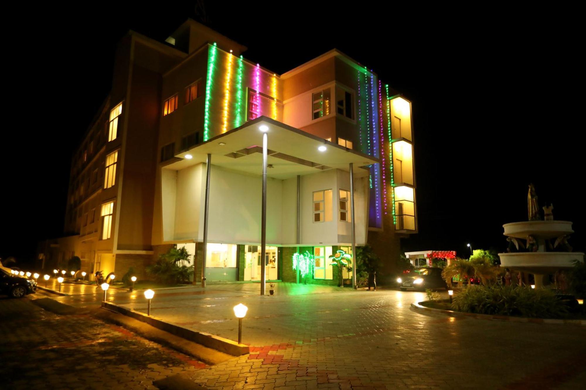 Hotel Queens Inn Велангани Екстериор снимка