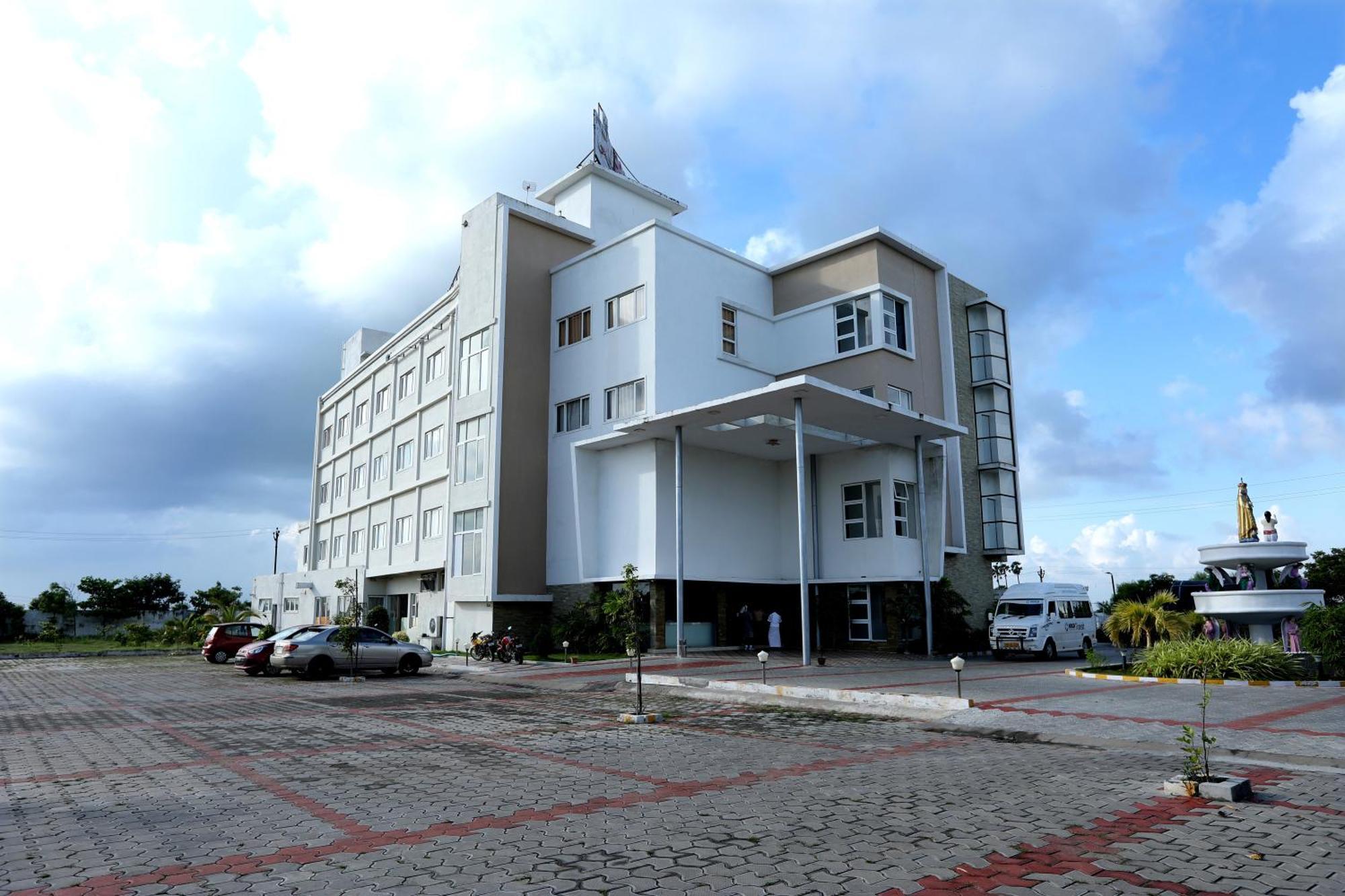 Hotel Queens Inn Велангани Екстериор снимка