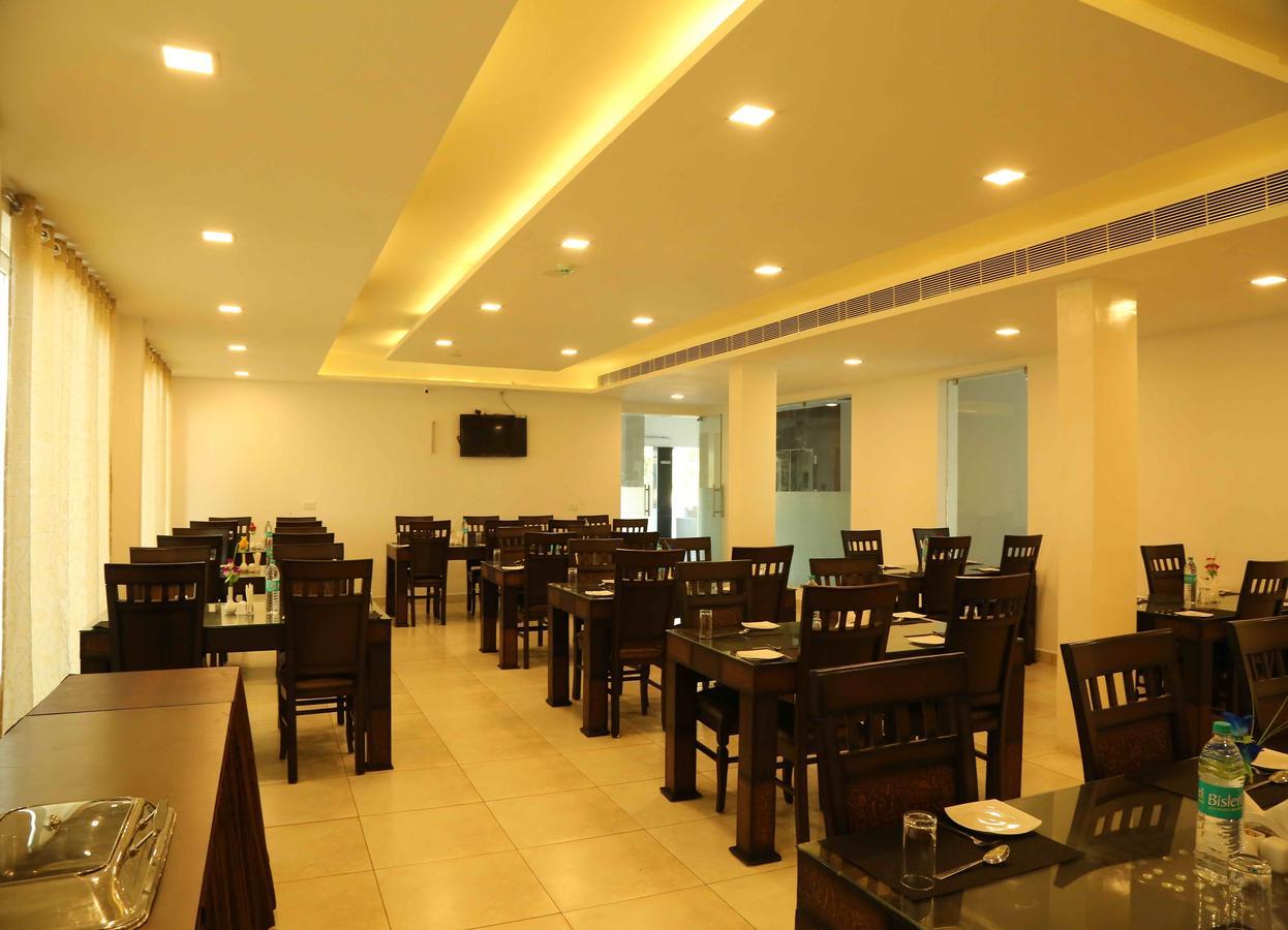 Hotel Queens Inn Велангани Екстериор снимка