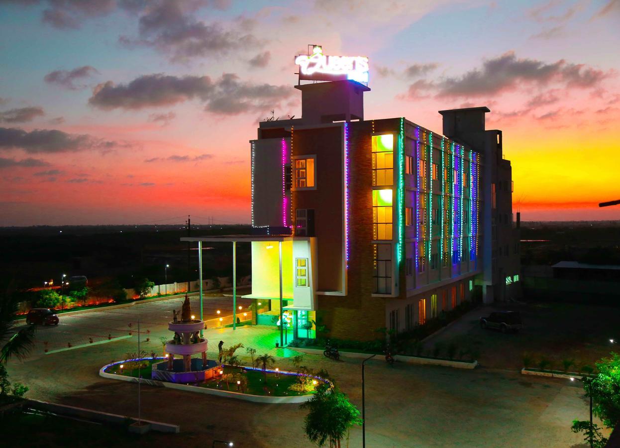 Hotel Queens Inn Велангани Екстериор снимка