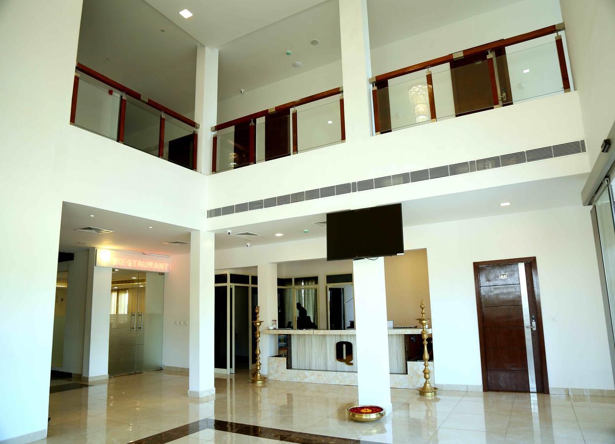 Hotel Queens Inn Велангани Екстериор снимка