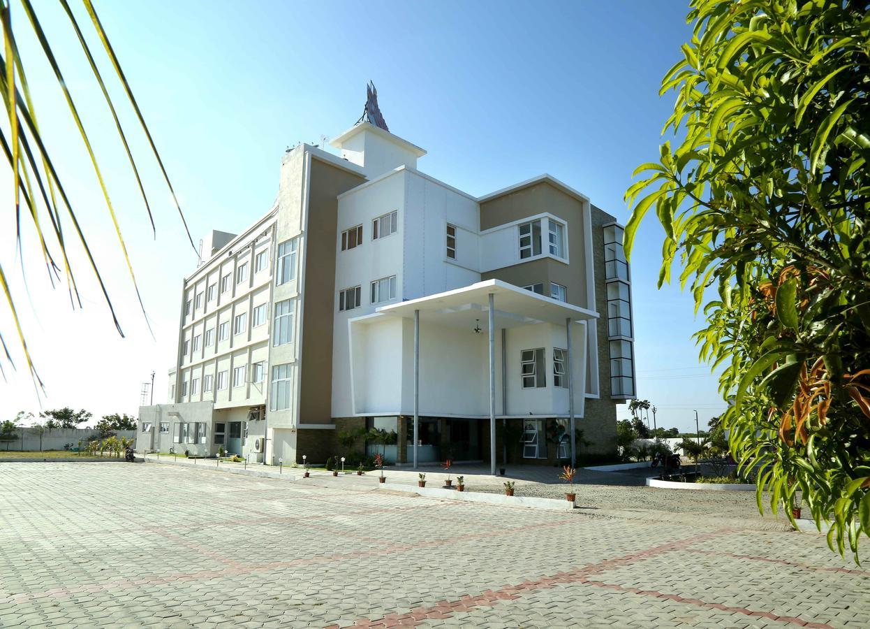 Hotel Queens Inn Велангани Екстериор снимка