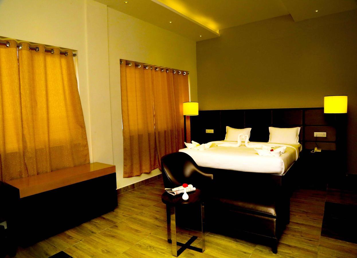 Hotel Queens Inn Велангани Екстериор снимка