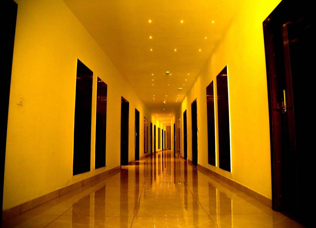 Hotel Queens Inn Велангани Екстериор снимка