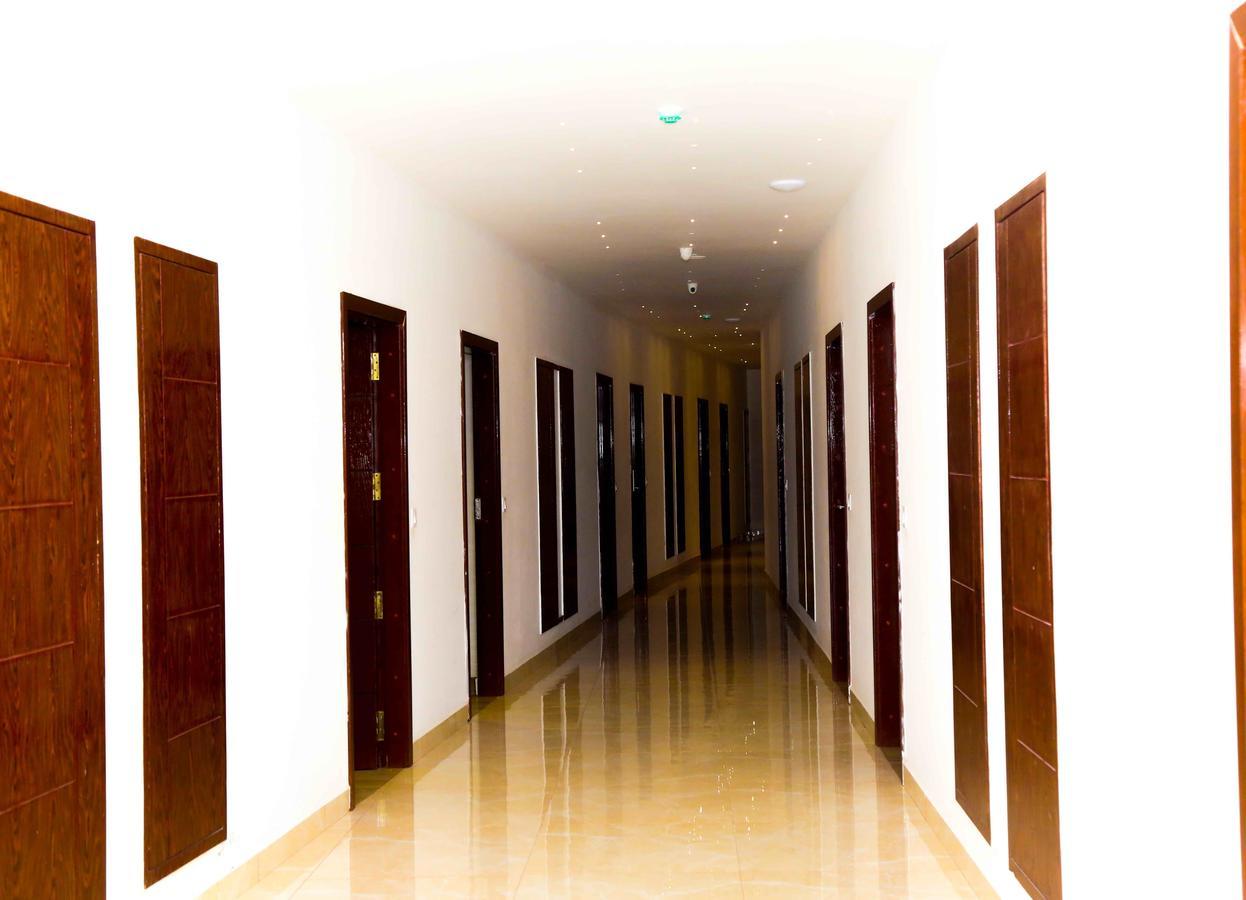 Hotel Queens Inn Велангани Екстериор снимка