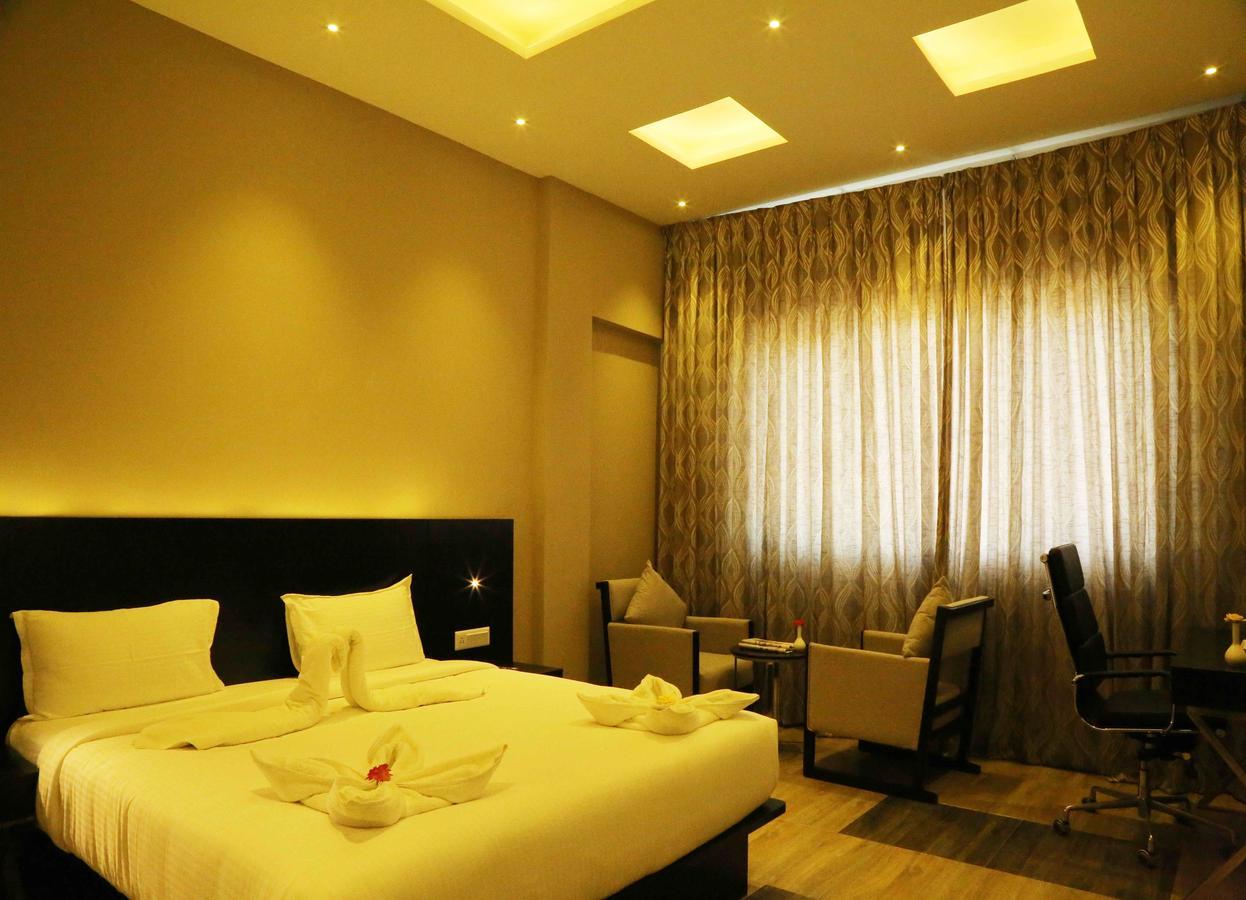 Hotel Queens Inn Велангани Екстериор снимка