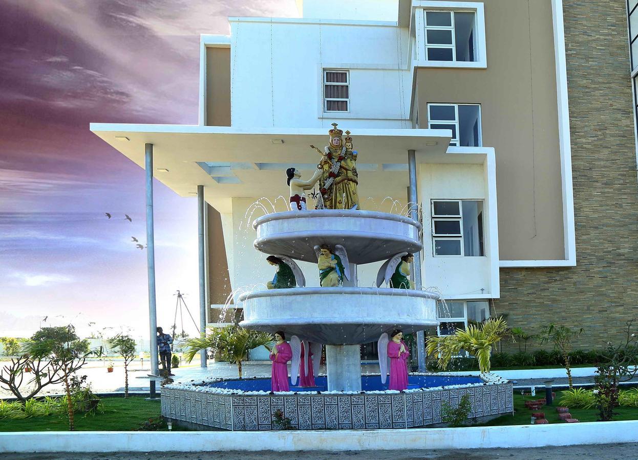 Hotel Queens Inn Велангани Екстериор снимка